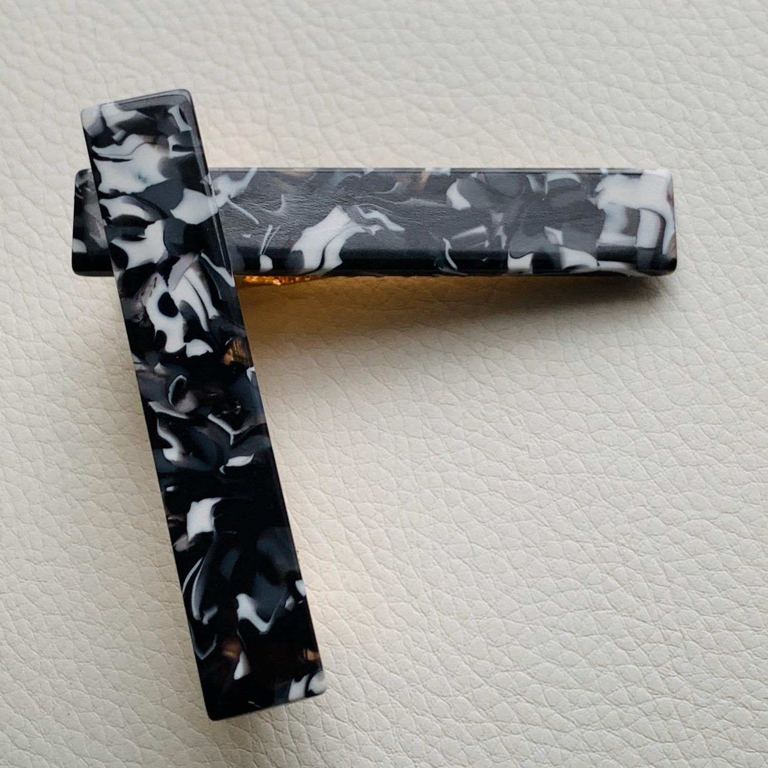 2 Piece Black And White No Slip Grip Rectangle Hair Clip
