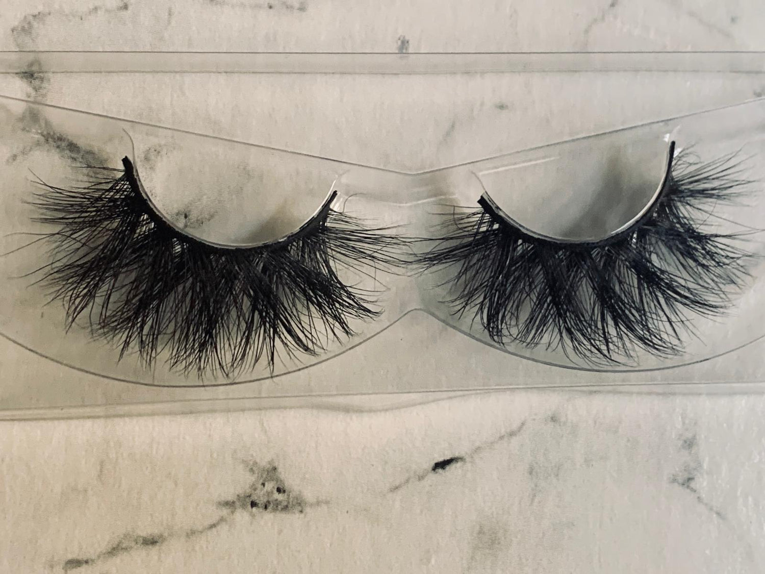 lightweight lashes. Ultra-soft fabulously black full lashes