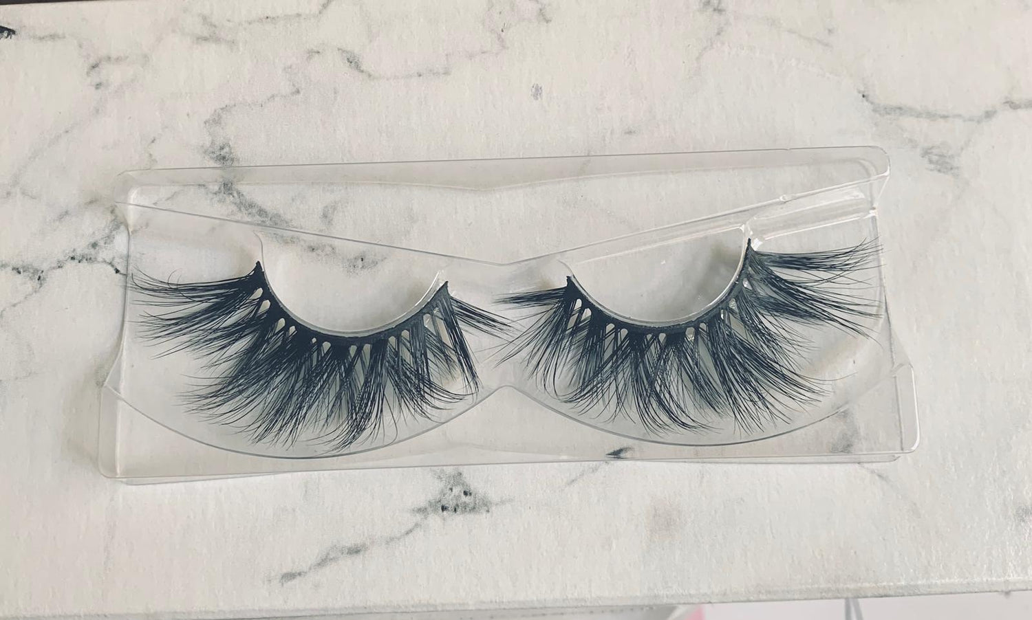 lightweight lashes. Ultra-soft fabulously black full lashes